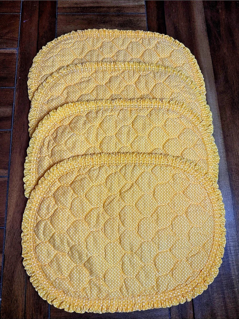 Yellow bright Scalloped Edge placemats set of 4 vintage